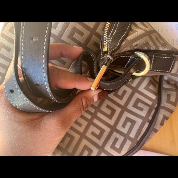 Givenchy - Picture 3 of 8